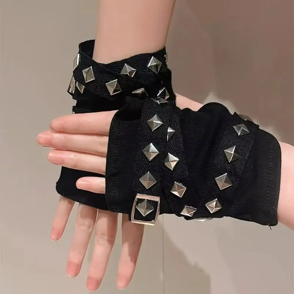 Fashion Harajuku Metal Rivet Gloves Y2K Hip Hop Half-finger Gloves Hip hop Elastic Fingerless Mittens Stage