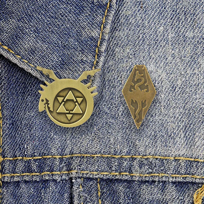 Vintage Drachen-Alchemie-Symbol Emaille-Abzeichen Antikes Metall Graviertes Muster Reversnadel Deko-Brosche Accessoire Geschenk – Detail 2