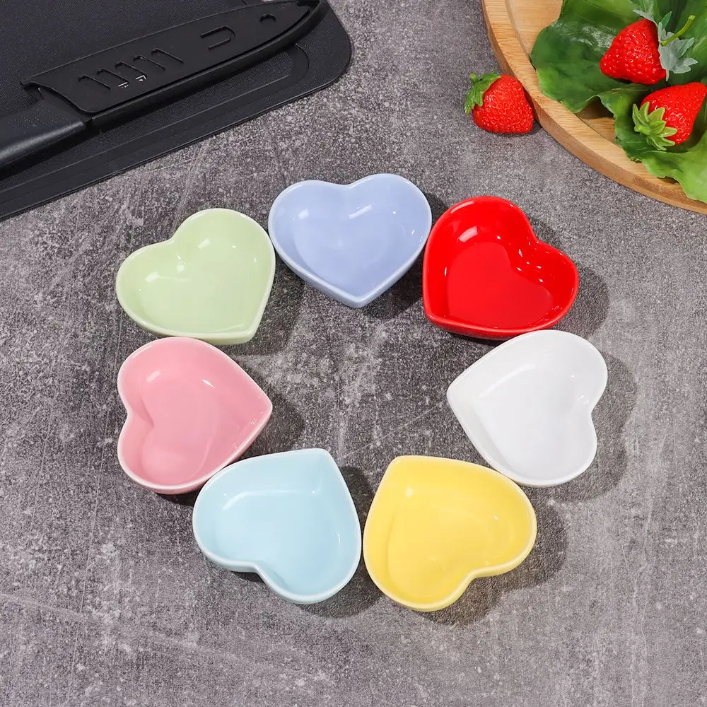 Cute Heart Shape Ceramic Sauce Dish Mini Side Seasoning Dish Condiment Dishes Sushi Soy Dipping Bowl Snack Serving Dishes