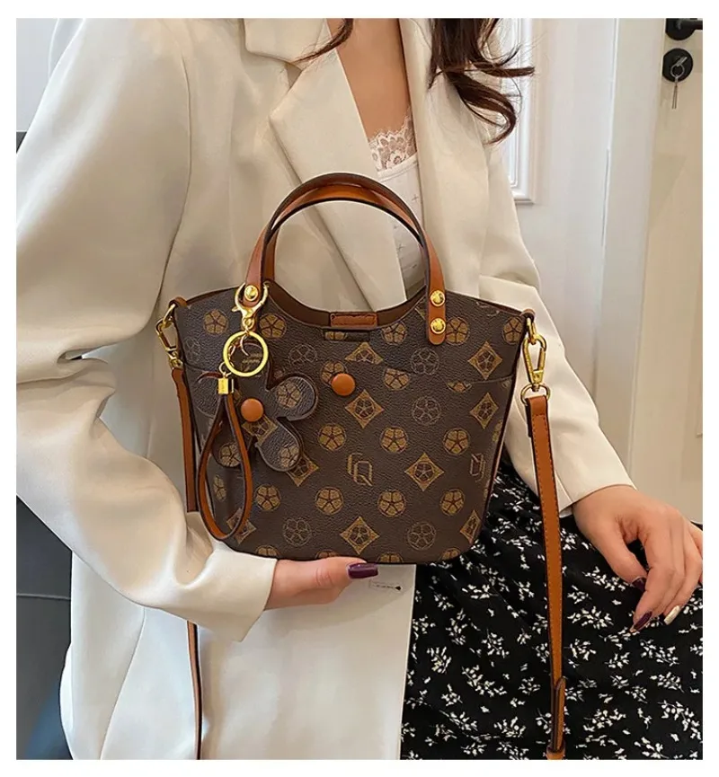 

Женская сумка-ведро с французской монограммой, сумка через плечо/через плечо, просторная универсальная сумка в дизайнерском стиле, роскошная сумка в стиле бохо