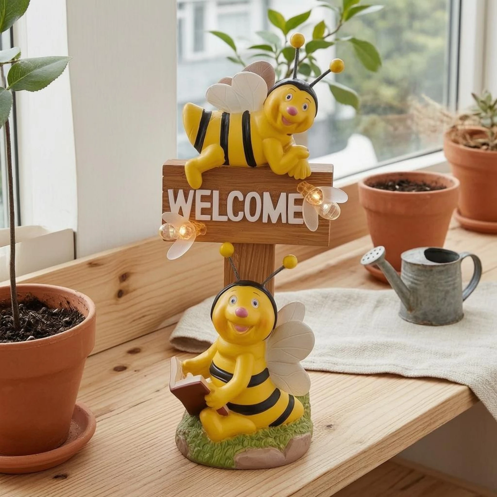 Bee Welcome Sign Warm Light Bee Lamp Garden Decor Glowing Accents Appendage Details for Courtyard, Patio