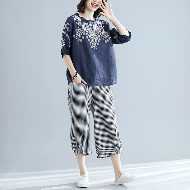 Conjunto de Lino y Aodón Bordado para Mujer de Talla ande, Atuendo Veraniego Moderno con Plones Harlan a Cuadros y To...