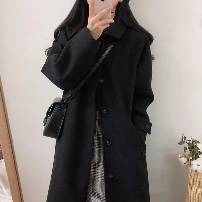 

A mid-length Hepburn style black thickened tweed coat for women
