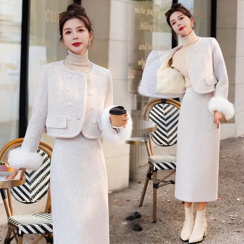 

UNXX 2023 Winter New Chic Style Set in Creamy White Little Black Padded Jacket + Half-skirt High-end and Elegant Ensemble