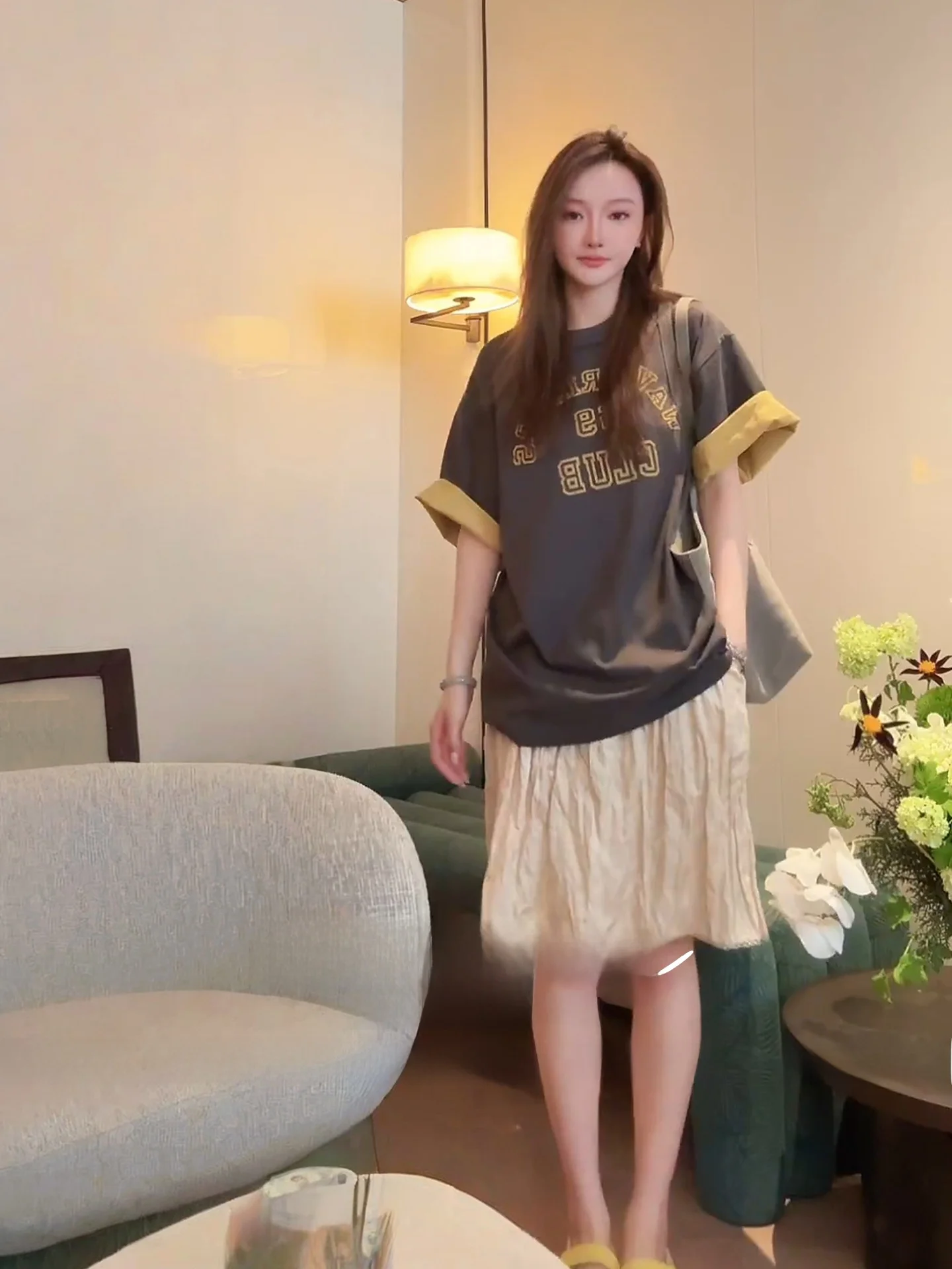 

Угольно-серая повседневная хлопковая футболка контрастного цвета с коротким рукавом и буквенным принтом T100, новинка ранней весны, модный женский топ