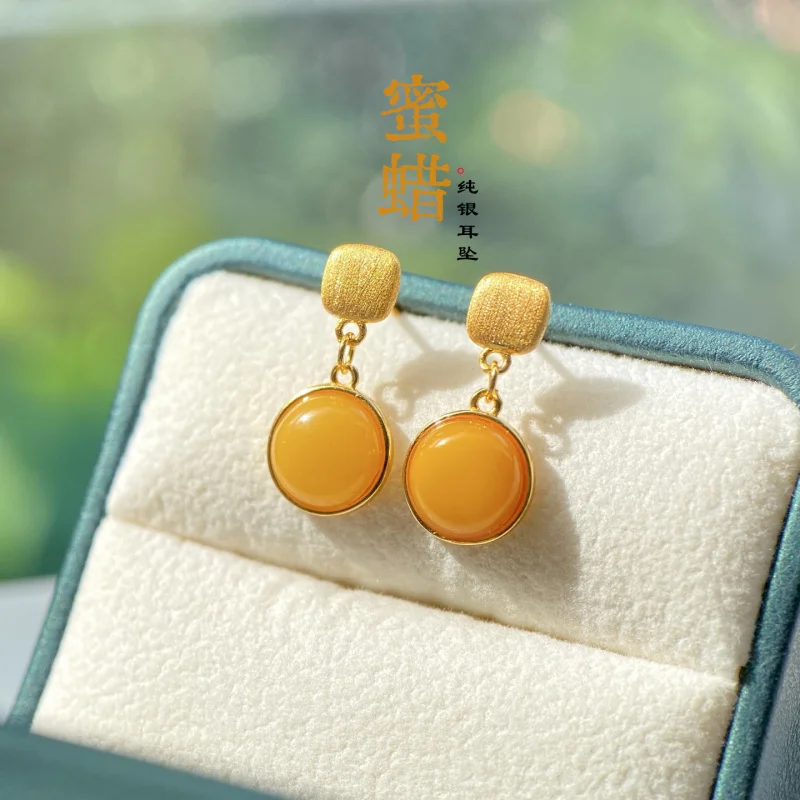 

Natural Round S925 Sterling Silver Inlaid Chicken Fat Yellow Beeswax Earrings