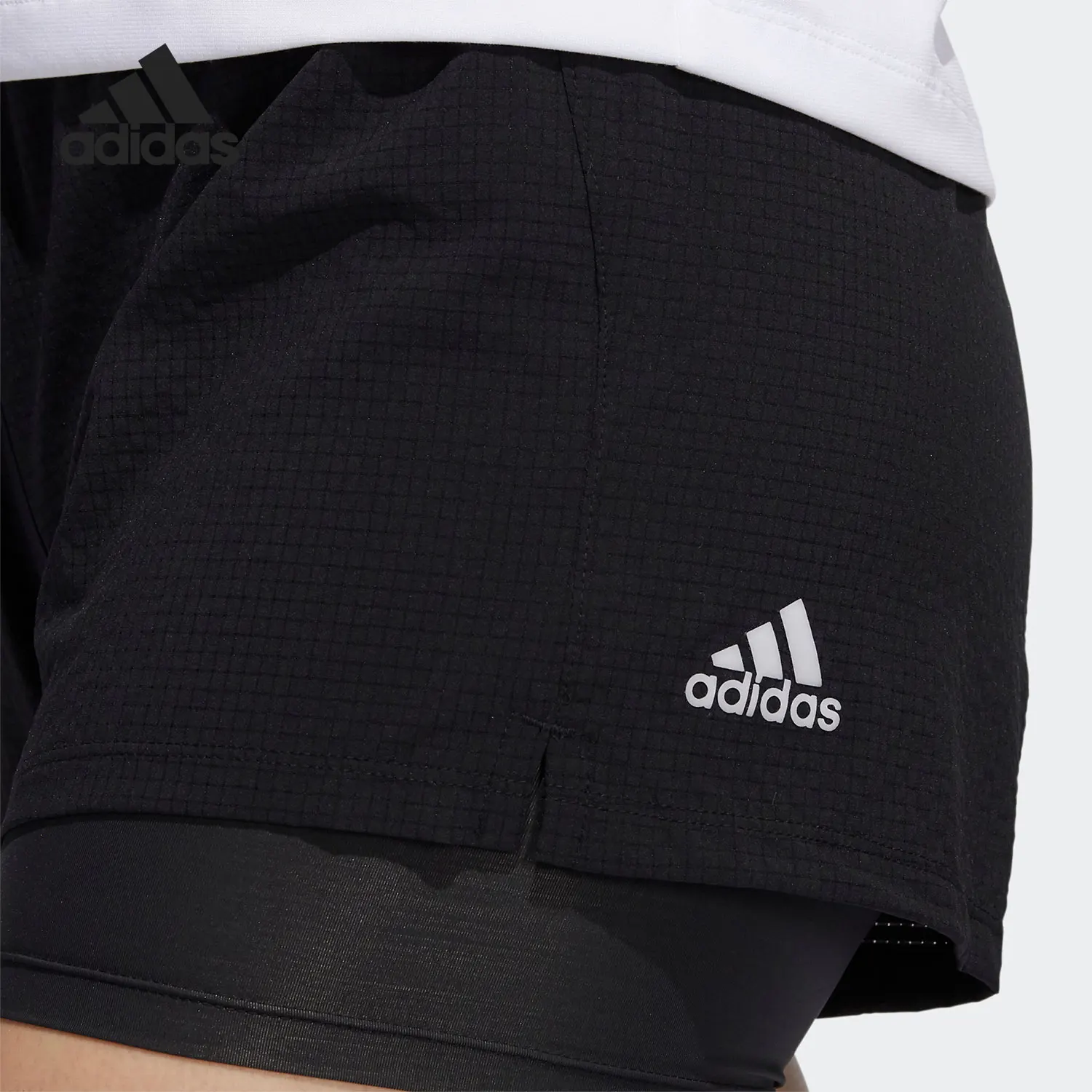 شورت رياضي كاجوال للجري للسيدات من Adidas للموسم الأصلي GM2778