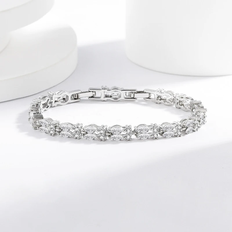 

Hip-hop jewelry - Crystal tennis bracelet - Elegant and fashionable ladies' jewelry - Suitable as a gift