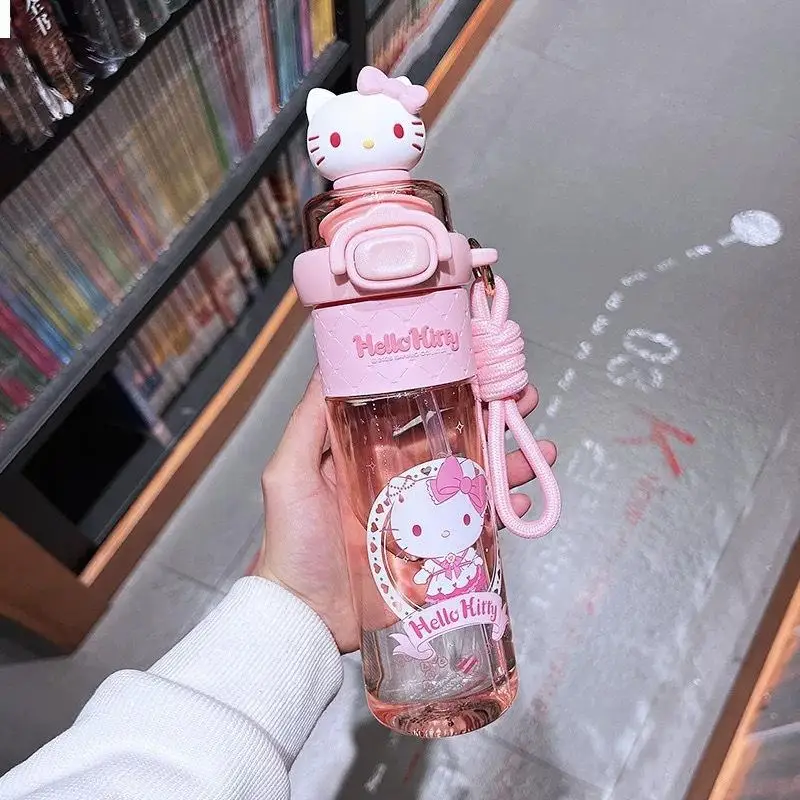 かわいいサンリオハローキティハローキティかわいい子供用水カップ Tritan プラスチックカップファッションポータブルケトル大容量ストラップ