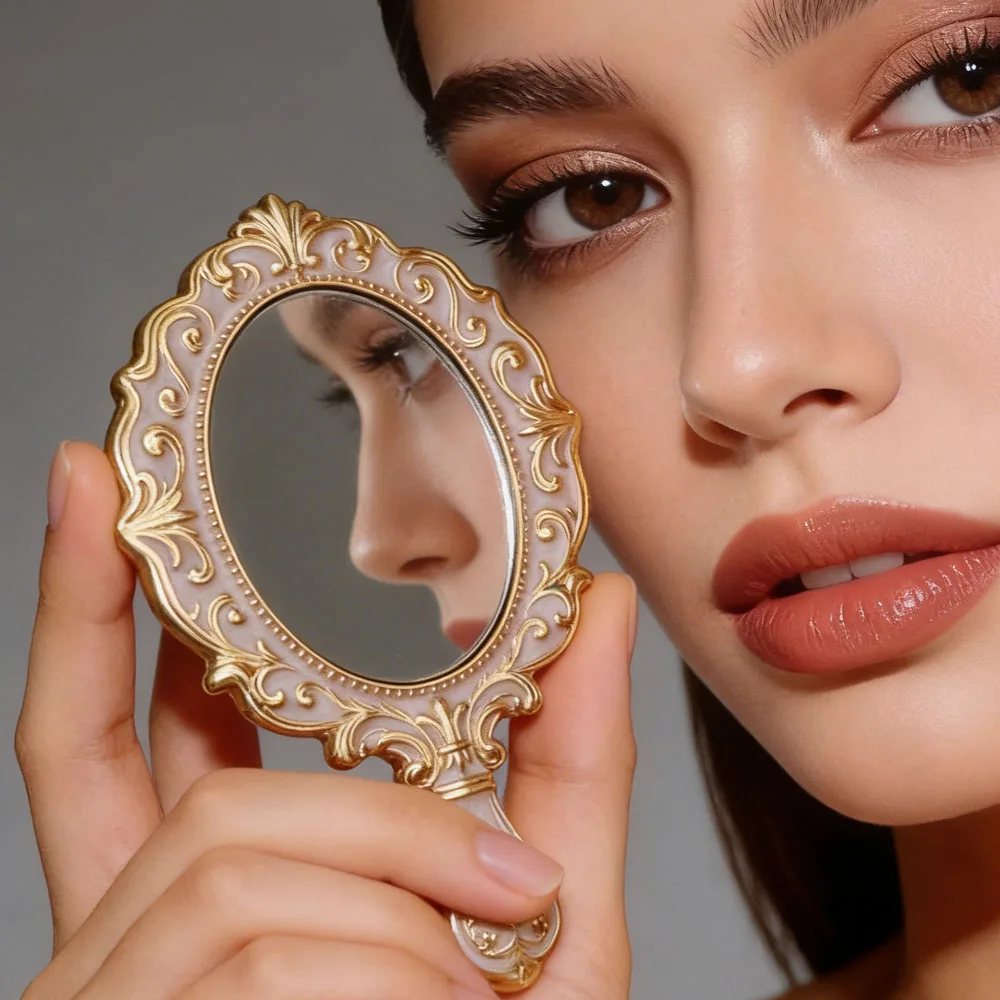 Vintage Handheld Makeup Mirror Exquisite Embossed Golden Frame Oval Portable Vanity Mirror for Ladies Retro Cosmetic Mirror