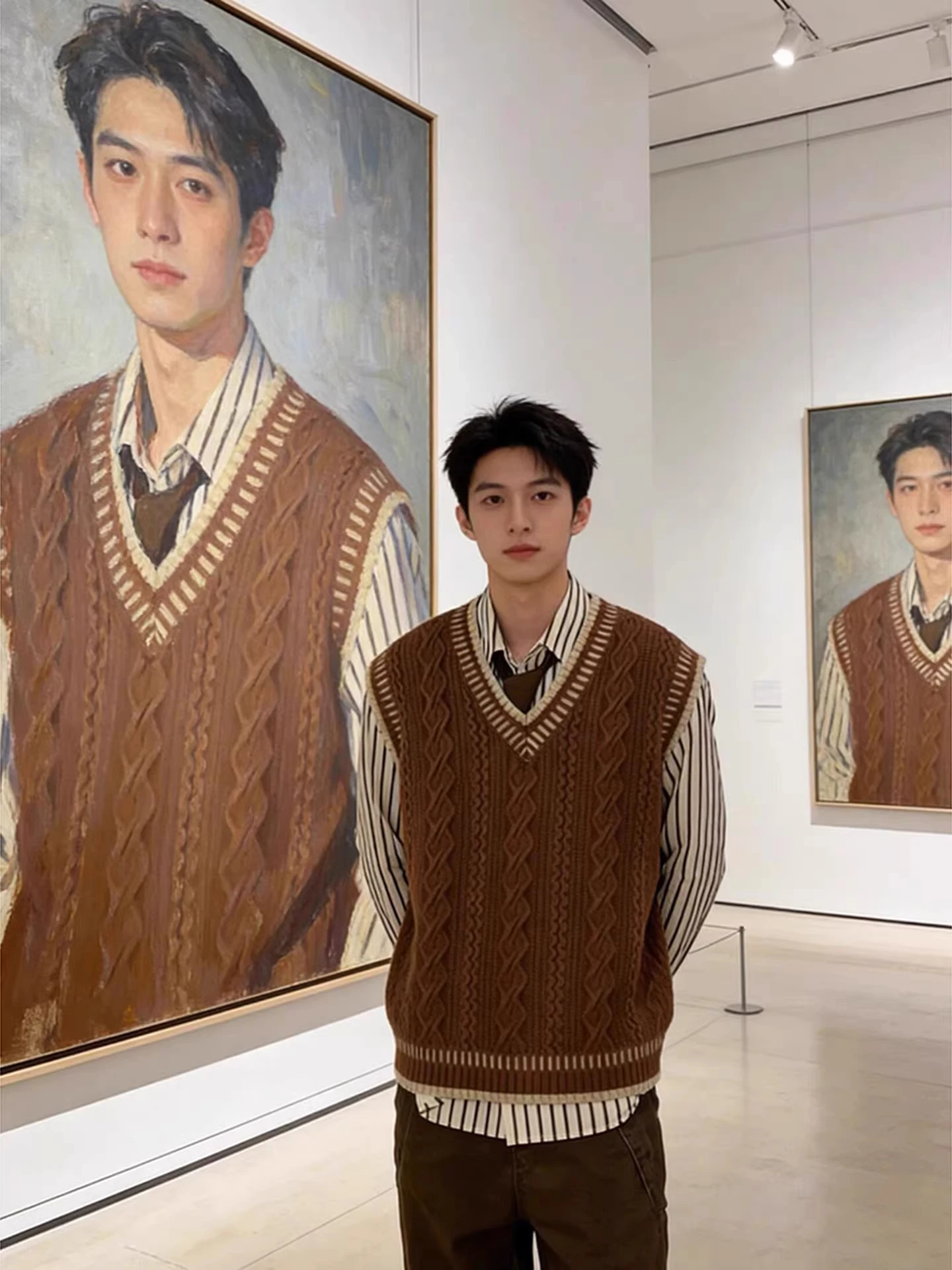 

Мужской вязаный жилет с V-образным вырезом, весенний, модный, повседневный, с узором в полоску, для ношения под одеждой, из мягкого акрилового материала