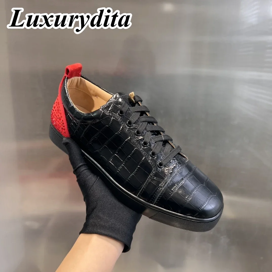 

Top Quality Womens Trendy Casual Sneakers Luxury Mens Real Leather Tennis Shoes Designr Red Sole Tide Lovers Rivet Shoes HJ0321