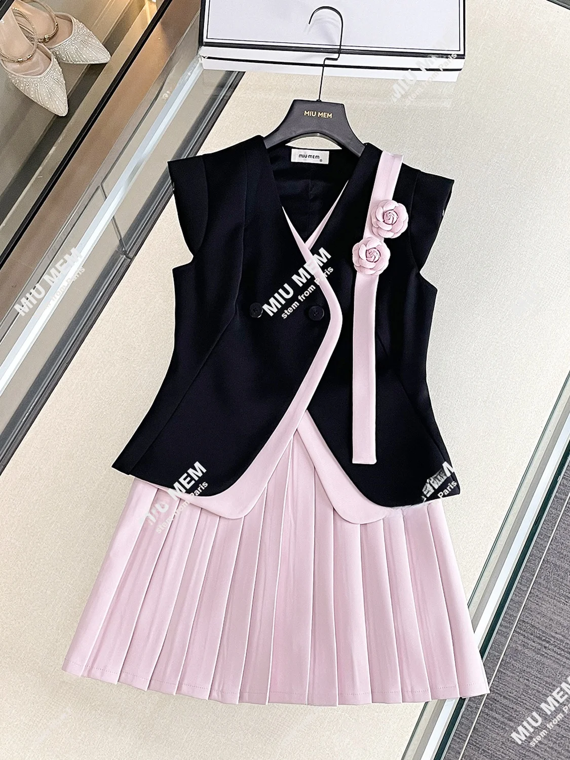 

Высококачественный женский модный комплект с V-образным вырезом и плиссированной юбкой от Nan You для осеннего сезона Ele Hepburn Sle