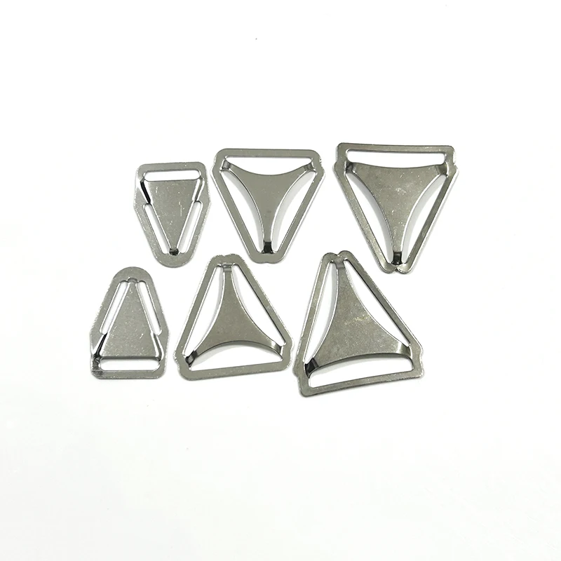 30 adet 1.5/2.5/3.0 cm Gümüş metal jartiyer Üçgen toka Giyim aksesuarları Yaratıcı jartiyer arka klip ayar tokası