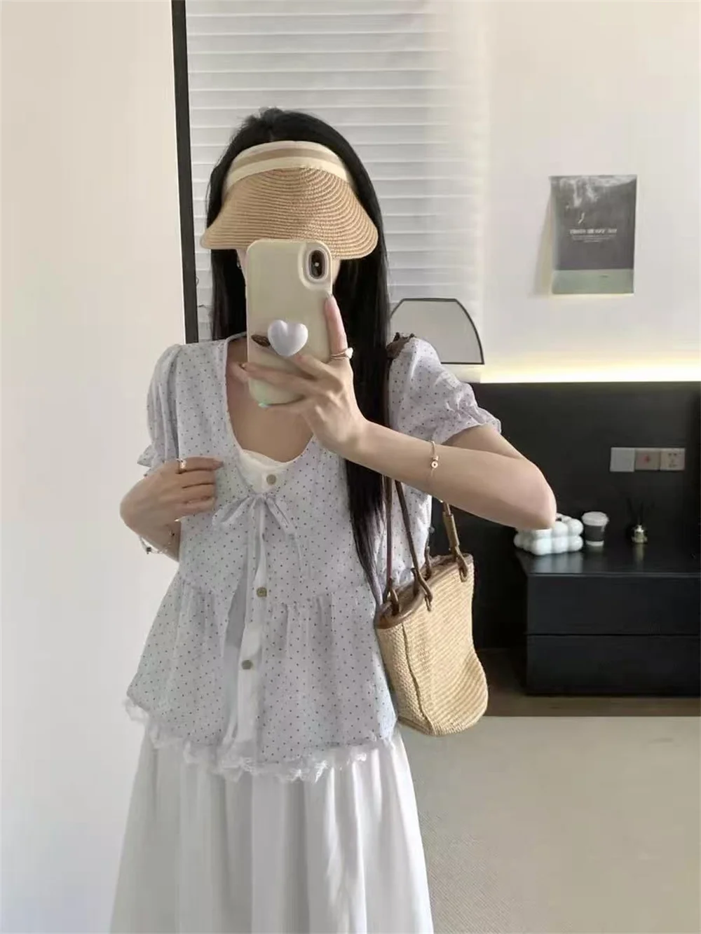 Sommerliches Polka-Dot-Shirt mit Schnürung für Damen, koreanische Mode, V-Ausschnitt, lockere T-Shirts 2026, Puffärmel, Y2K, Spitzen-Patchwork, Crop-Tops, Tees – Detail 2