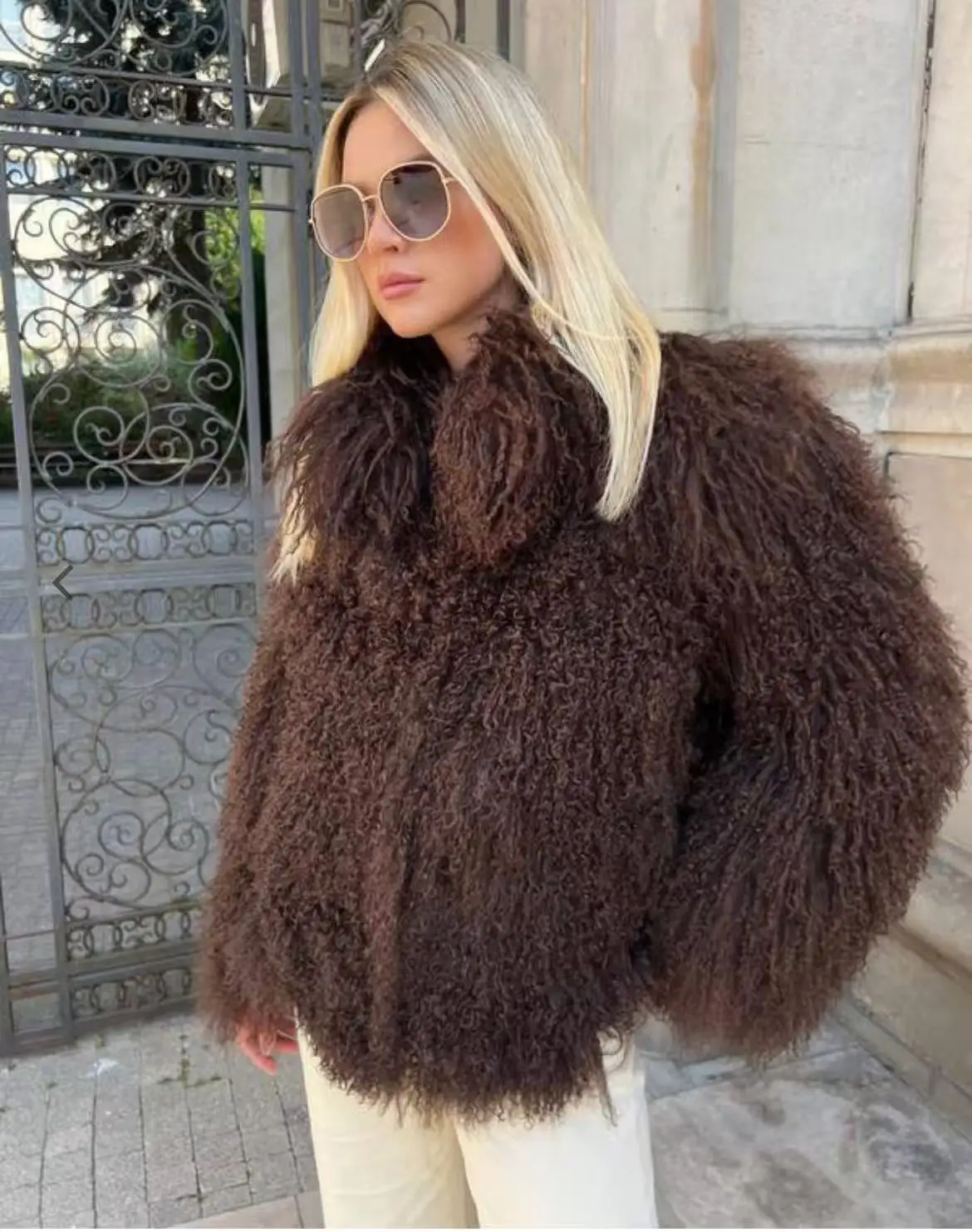 سترة من جلد الغنم المنغولي الأصلي برقبة عالية لمعطف الشتاء الدافئ للنساء 2025