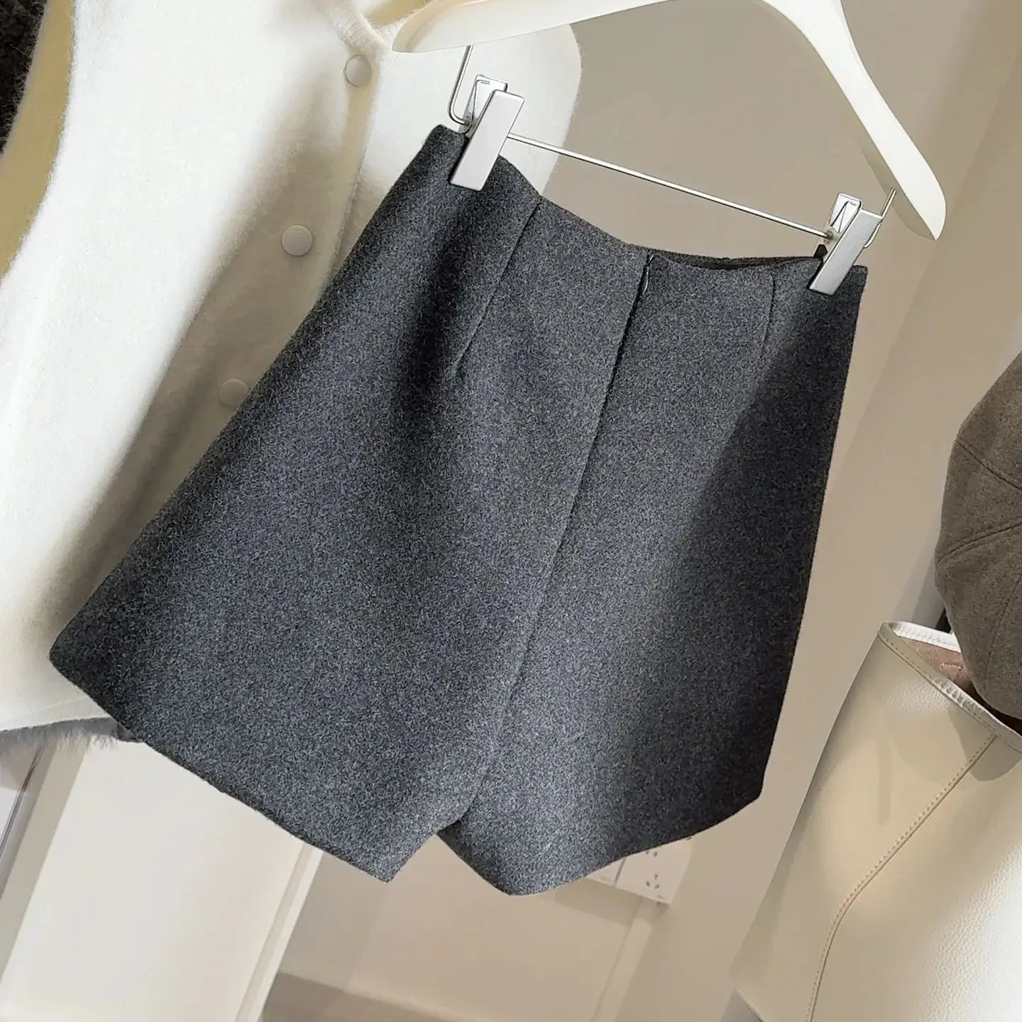 New Fashion Woolen Shorts Women High Waist Zipper Casual Loose Wide Leg Shorts Office Lady Solid Color Autumn Winter Shorts