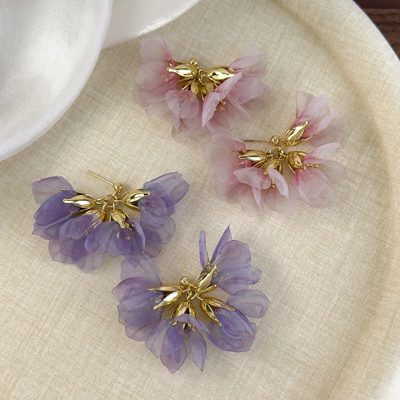Sweet Floral Mesh and Metal Stud Earrings for Women Beach Vacation Daily Photo Shoot Accessory Versatile Lightweight Premium
