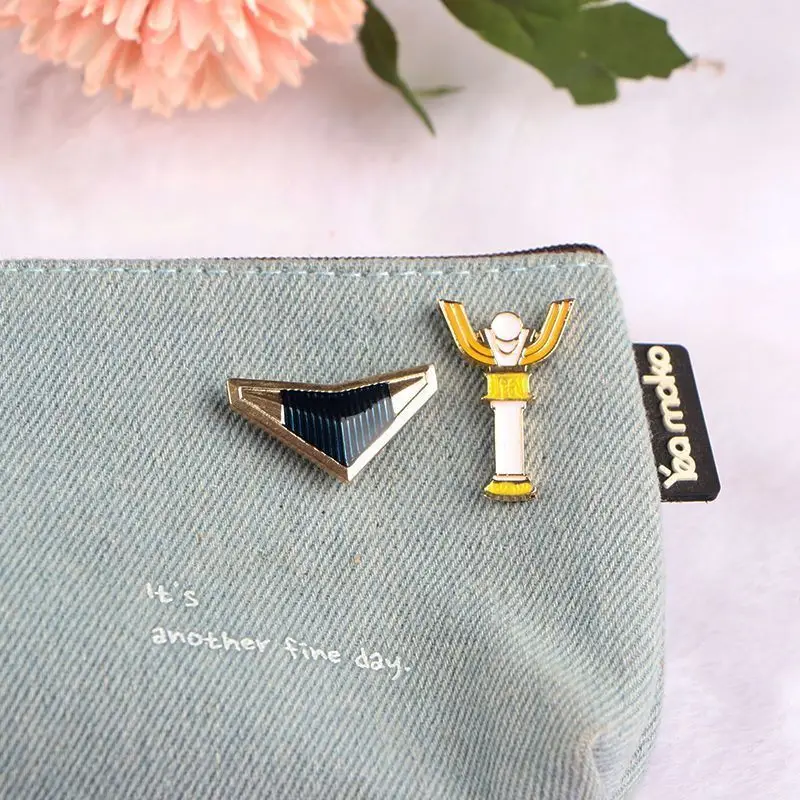 Ultraman Tiga Merchandise Glow Stick Brooch Badge Transformation Device Cute Japanese-Style Cartoon Pin Accessory