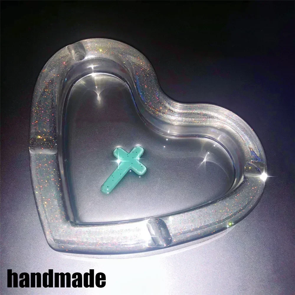 

Pink LOVE Heart Resin Handmade Ashtray Remove Odor Smoking Cigarettes Ashtray with Shape Cross for Smoke Girls Accessories Gifts