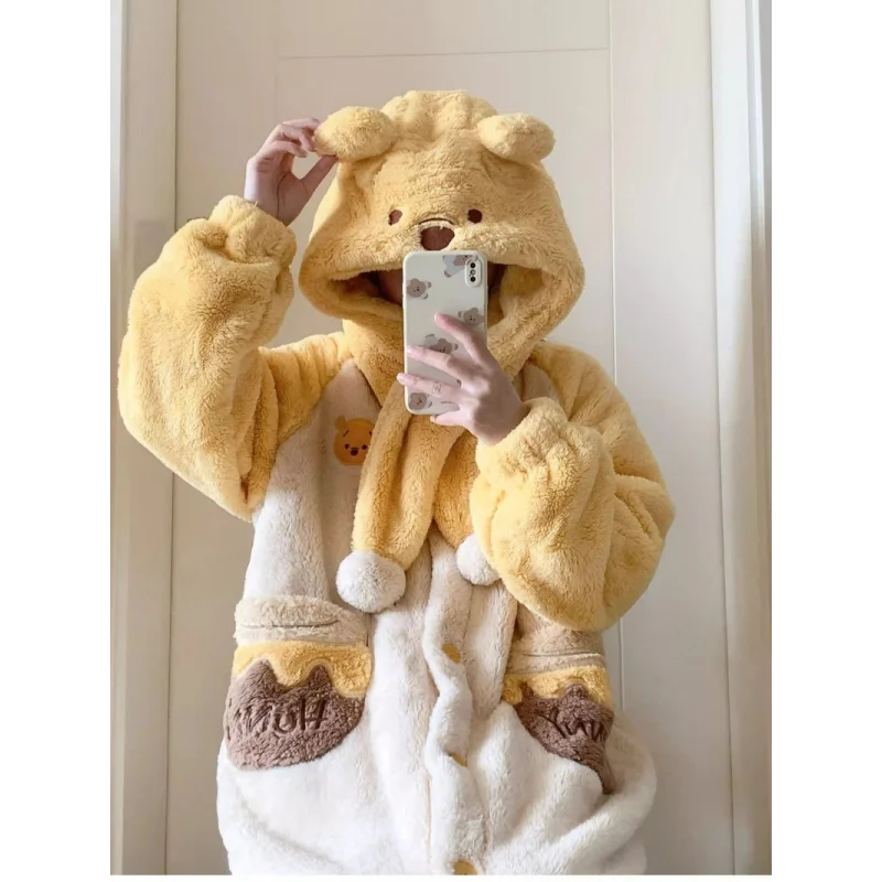 Disney Winnie the Pooh New Cute Autumn and Winter Girls Comfortable, Soft and Fashionable Cartoon Warm Coral Fleece Nightgown