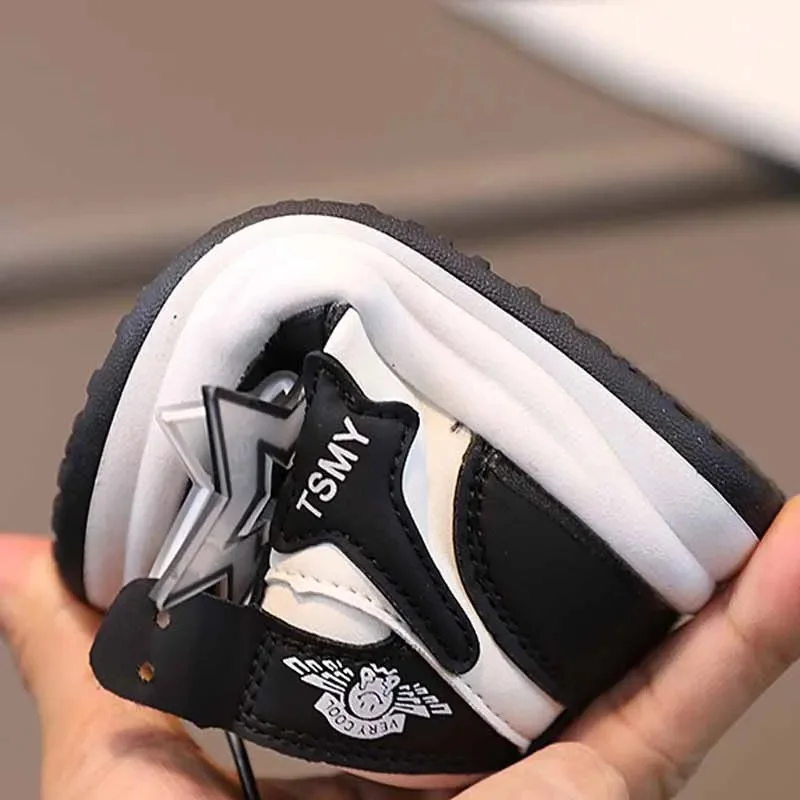 Zapatillas de deporte para niños y niñas, zapatos deportivos cálidos forrados de terciopelo, lindos zapatos de estrella, calzado antideslizante para