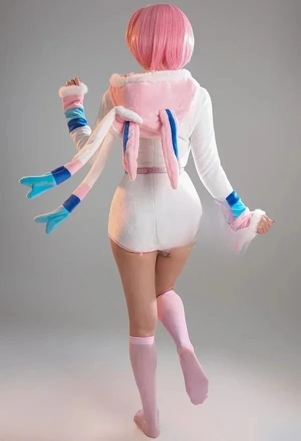 بدلة قطعة واحدة مثيرة بقلنسوة منفوشة ومشتقة جديدة لعام 2025 على شكل حرف V كاواي قطعة واحدة رومبير مع قلادة وجوارب أزياء تنكرية