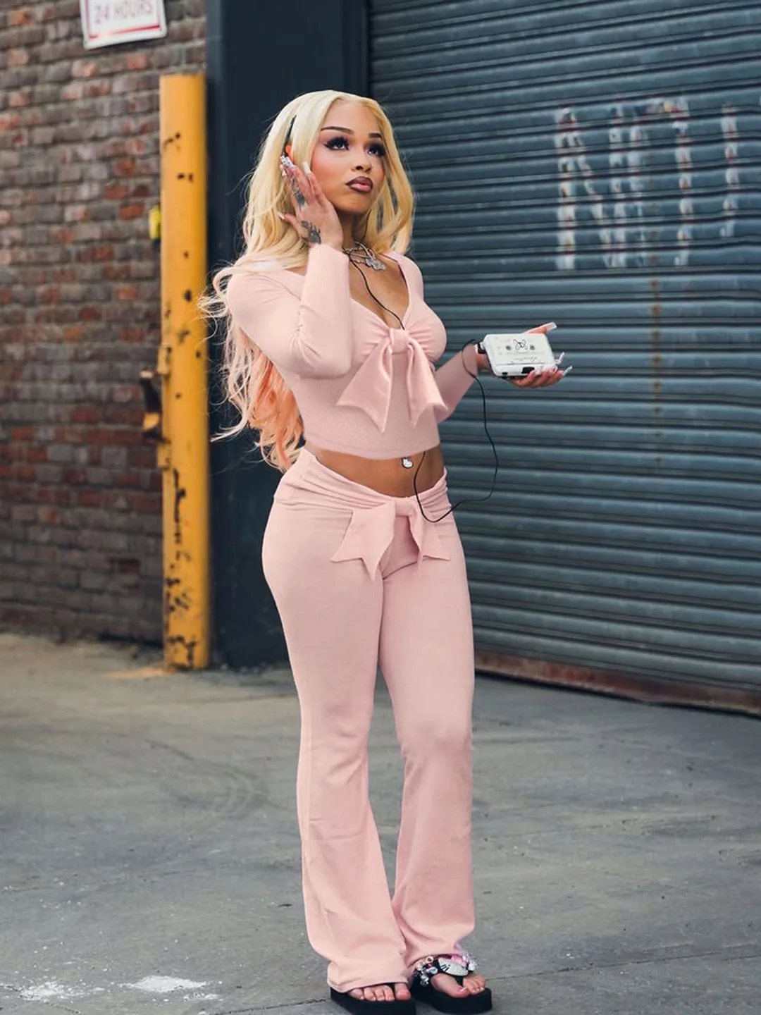 Sweet Sexy  Knot Slimming Long Sve Yoga Suit V-Ne T-irt And Tight Yoga Pants Faionable Autumn Outfit for Women