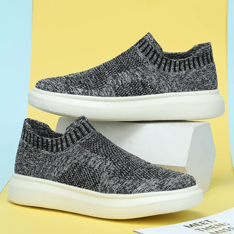 

Men's Lightweight Cloth Shoes Outdoor Anti-slip Wear Casual Shoes Breathable Sports Running Shoes Couple Socks Shoes