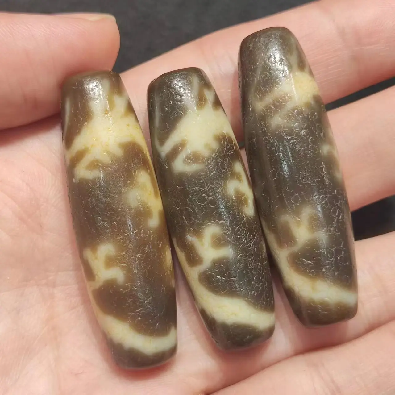 1pcs/lot natural Guanyin pattern old agate dzi Handmade beads Yellow teeth Weathering lines Collectible Accessories jewelry diy