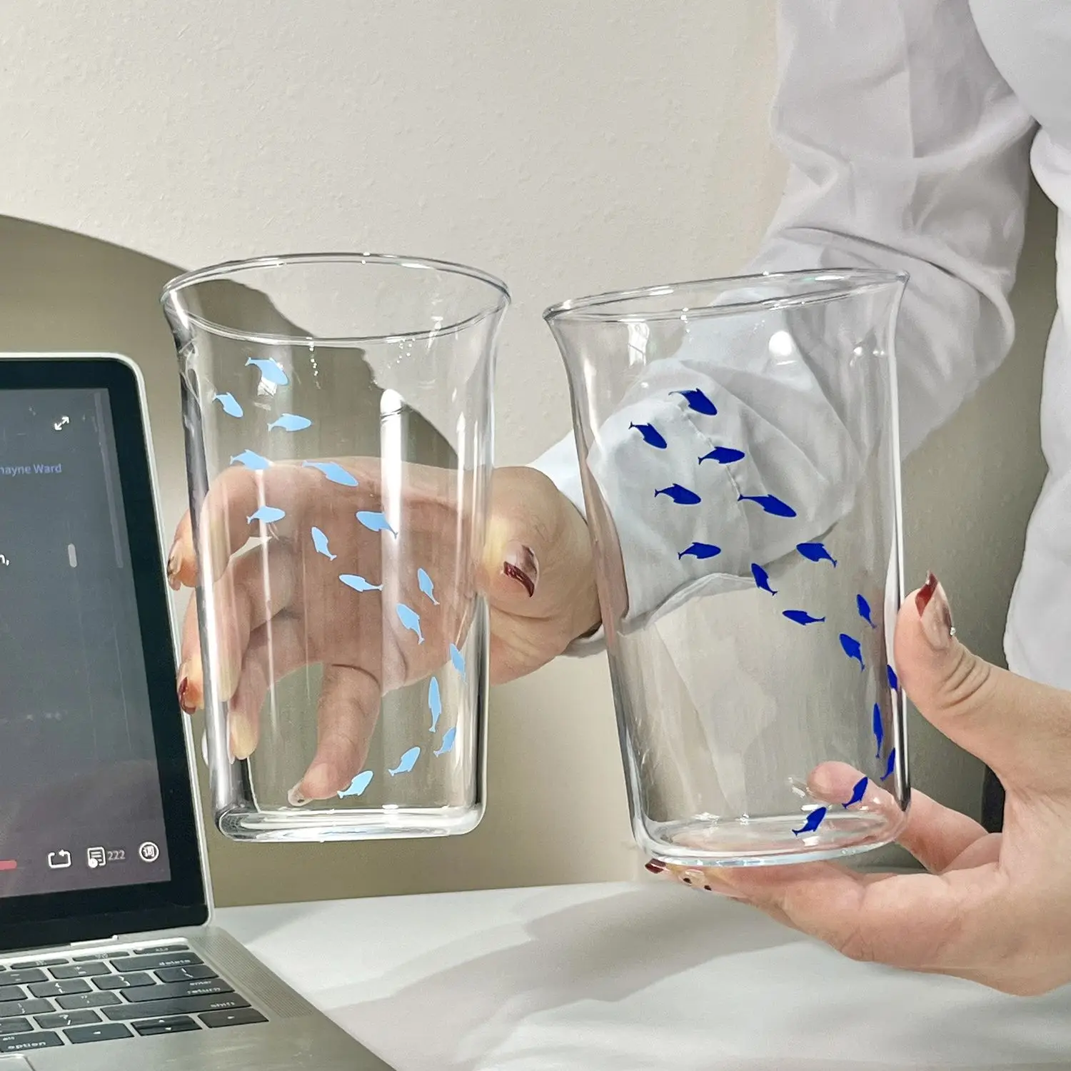Ins Transparent Printed Small Fish Glass Flip Cup Milk Juice Coffee Cup High Value Drinking Cup High Temperature Resistance