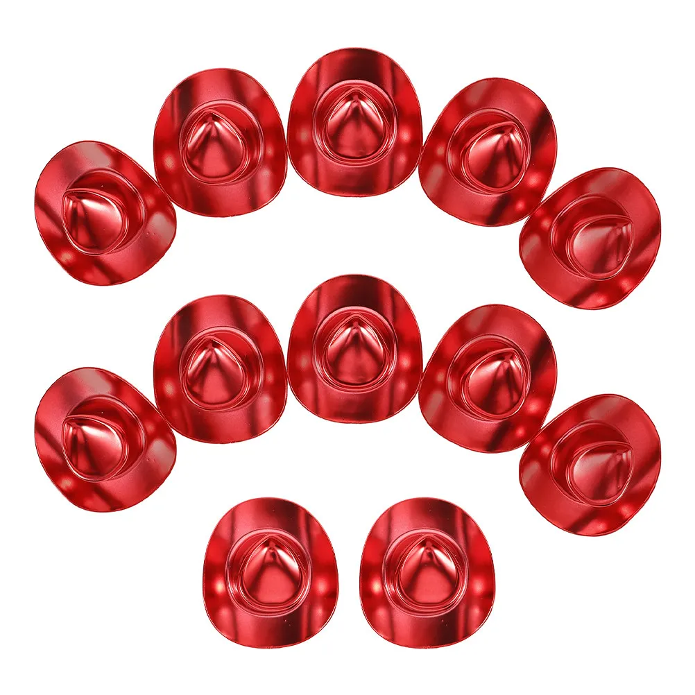 12 piezas de mini sombreros de vaquero brillantes de plástico rojo, pequeños adornos de estilo western para manualidades, recuerdos de fiesta, llaveros de sombrero de vaquero pequeño.