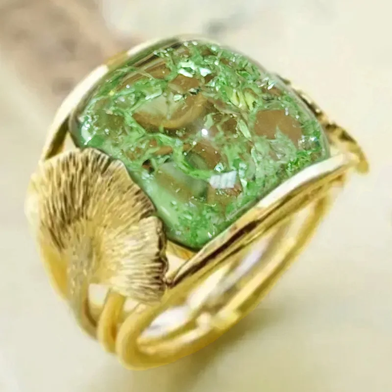 European and American New Niche Ginkgo Leaf Ring, Women's Green Zircon Crystal Texture, Exquisite Countryside Style Accessory