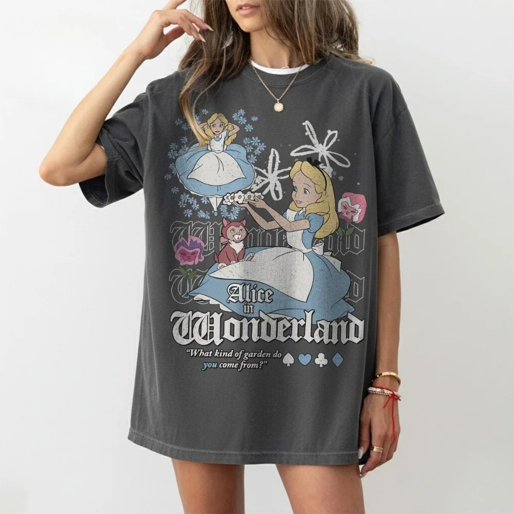 Camiseta vintage de Alicia en el País de las Maravillas, camiseta con flores tonales de la princesa Alicia, camiseta familiar de princesas de Disney, camiseta para viaje de chicas de Disney