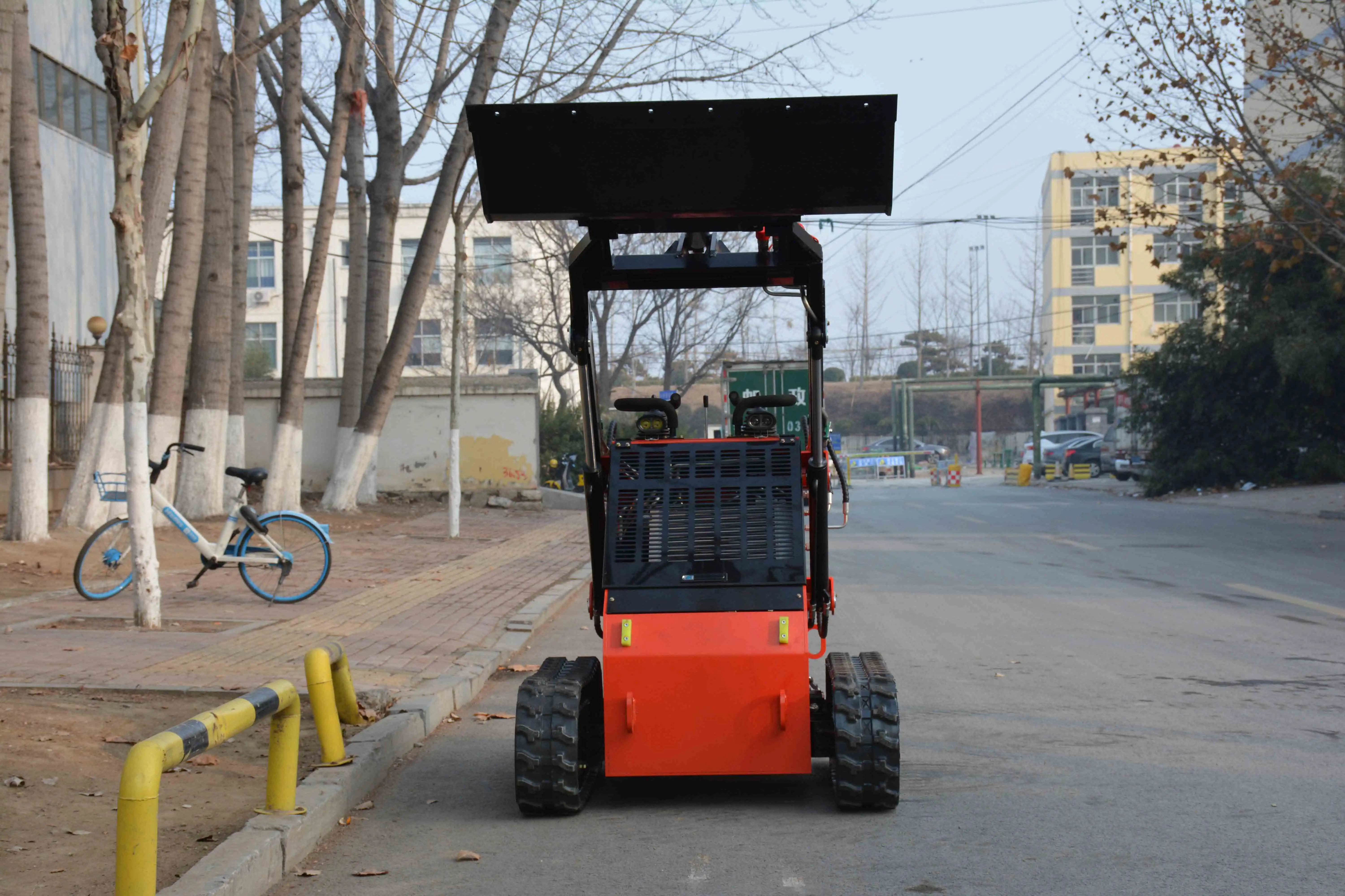 جرافة زاحفة مخصصة، جرافة انزلاقية توجيهية صغيرة، تستخدم للمزرعة العائلية والبناء، كشط التربة