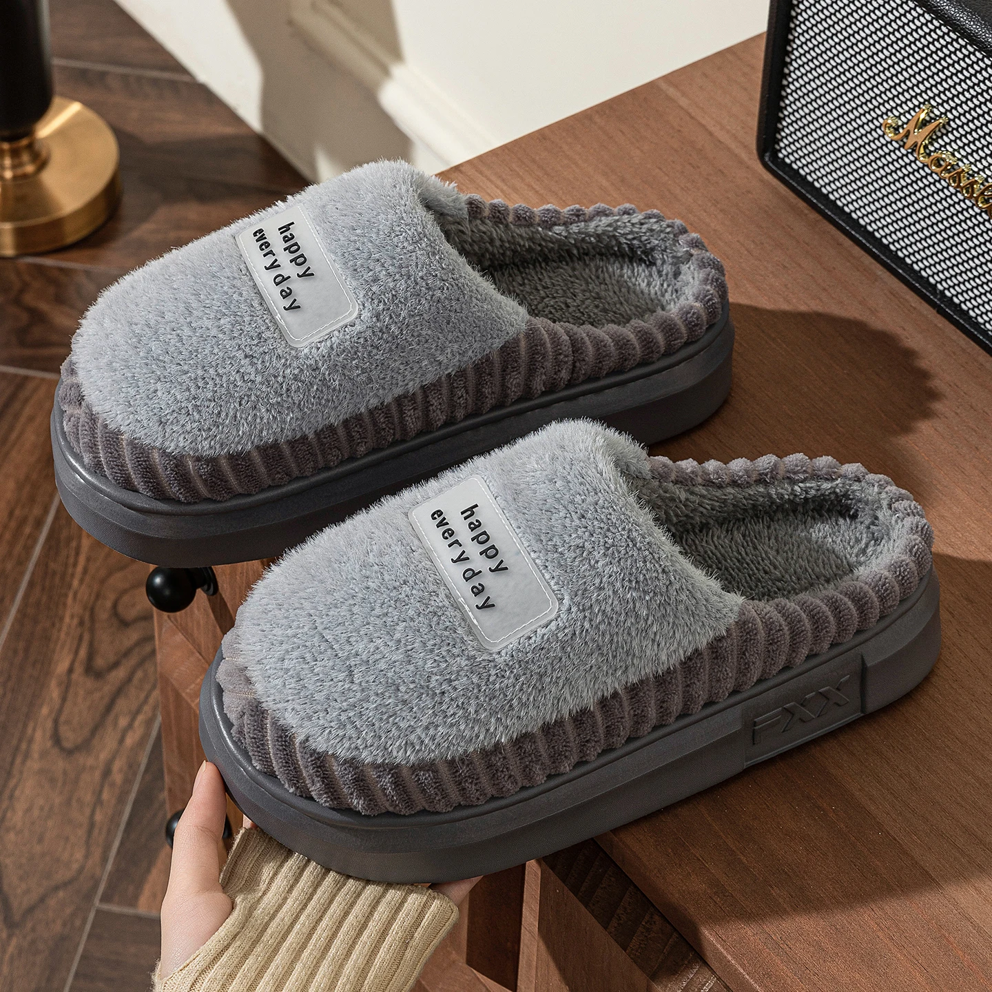 Winterwarme Hausschuhe für Damen und Herren, dicke Plüsch-Plateauschuhe aus EVA, leise, rutschfest, für drinnen und draußen, gemütliche Schlafzimmer-Pantoletten – Detail 10