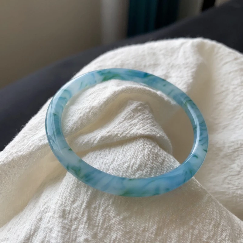 Quartz Rock Blue and White Porcelain Small Slender Floating Blue Flower Bracelet