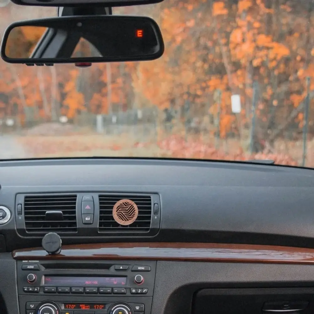 Wooden Wooden Car Diffuser Carved Aromatherapy Car Air Freshener Exquisite Fragrant Expanding Car Aromatherapy Clip