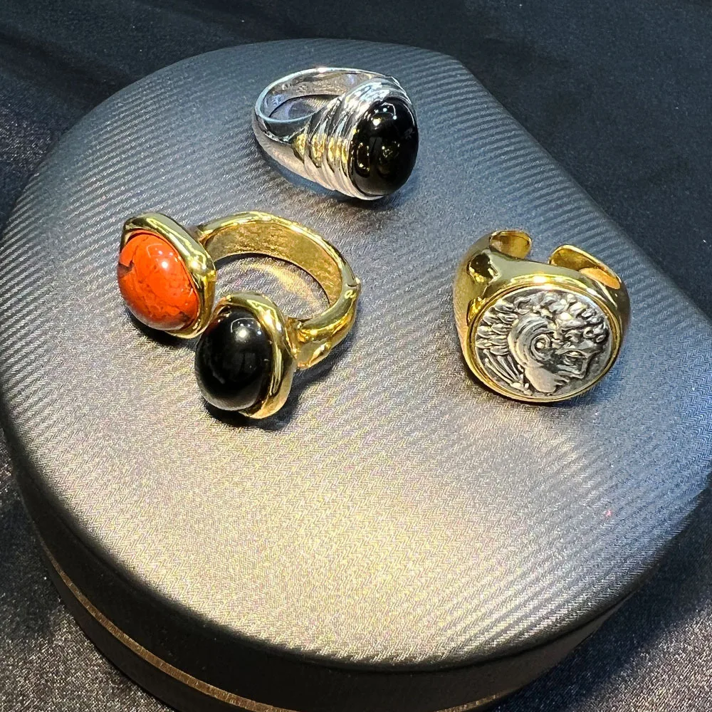 Vintage vintage ring copper plated real gold inlaid with gemstones, human avatar light luxury high sense does not fade medieval