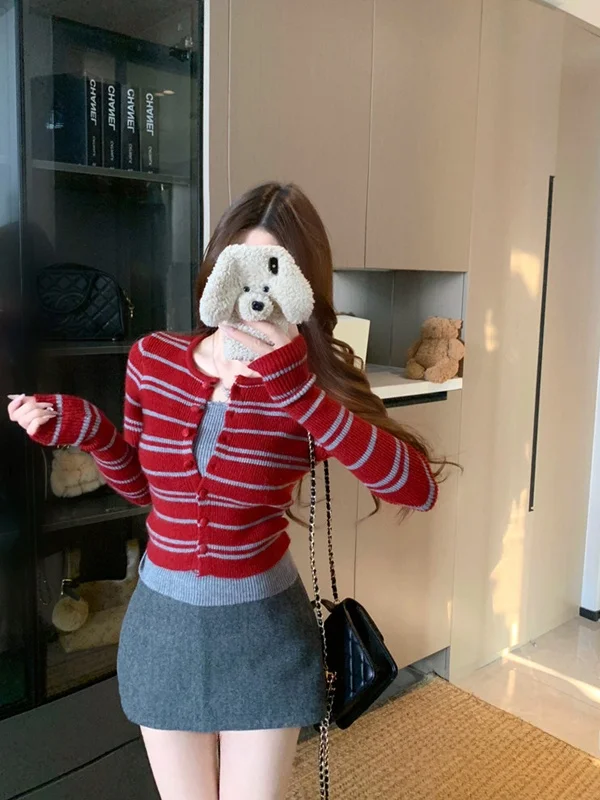 

Корейский стиль: облегающий полосатый вязаный свитер для женщин, весна-осень, новый стиль, внутренний топ, дизайн с цветовыми блоками, мягкий полиэстер F...