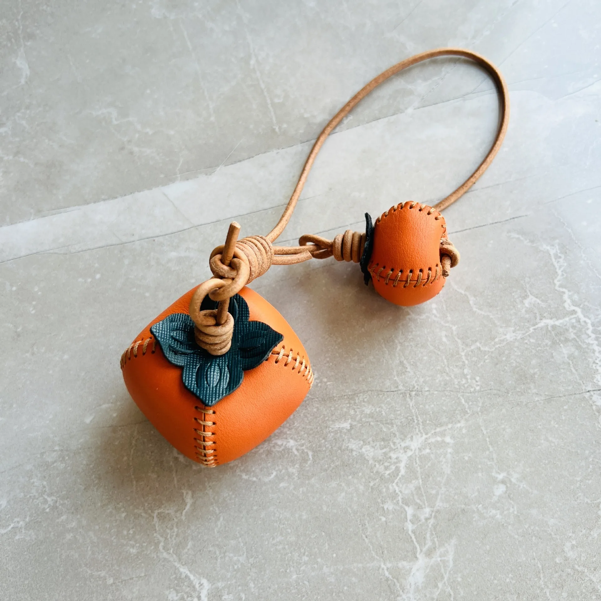 Handgefertigte Anhänger aus echtem Leder, geeignet für Taschen, Handtaschen, Rucksäcke, niedliche Ledertaschenanhänger, Obst-Schlüsselanhänger-Zubehör – Detail 6