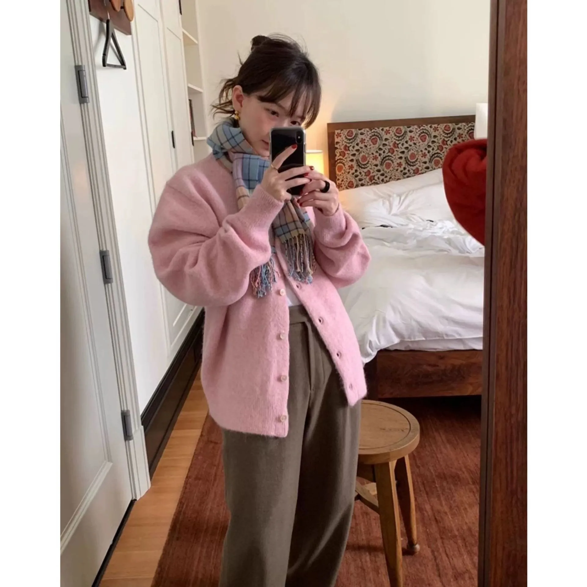 

LERBE Зима 2025 V-Ne Вязаный свитер Кардиган Простой элегантный ленивый Sle Полиэфирное волокно обычный тонкий