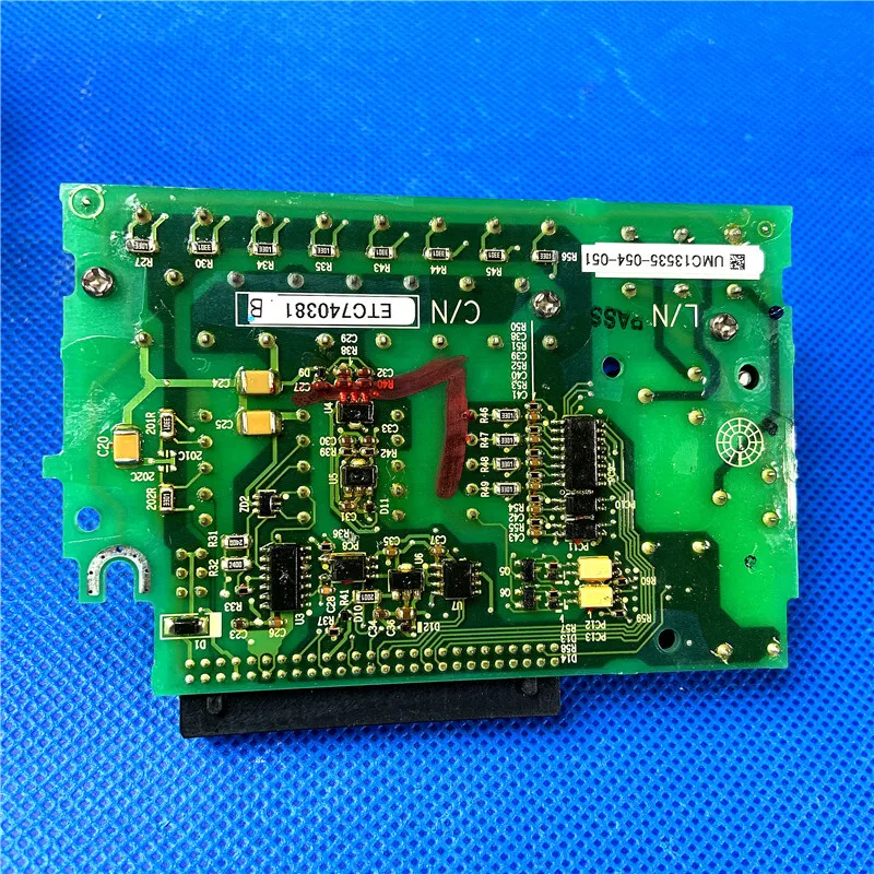 

Disassemble Yaskawa inverter H1000 terminal signal board ETC740381 ETC740382 ETC740380