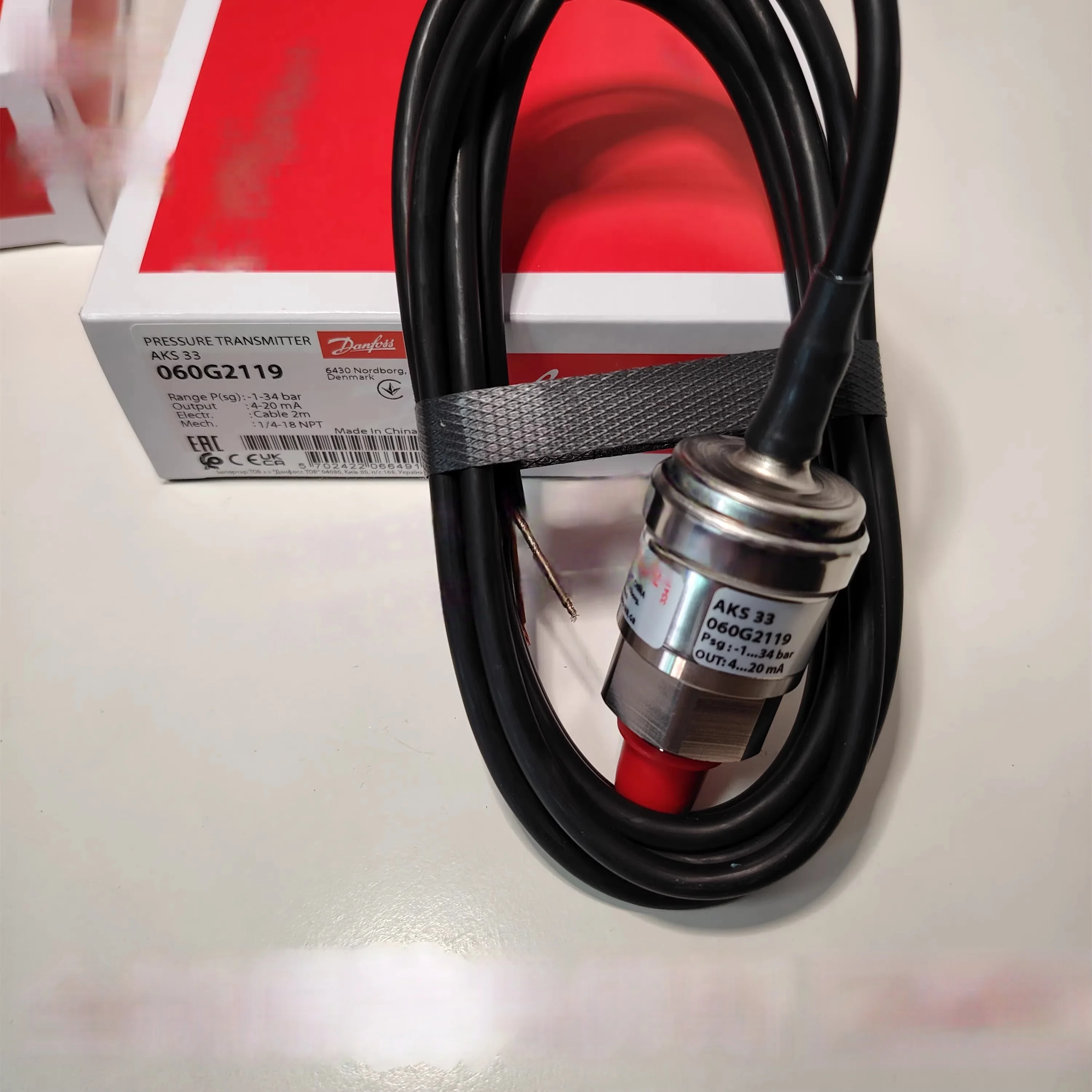 

AKS33(060G2117) AKS33(060G2118) AKS33(060G2119) AKS33(060G2120)New Danfoss pressure sensor AKS33(060G2115)