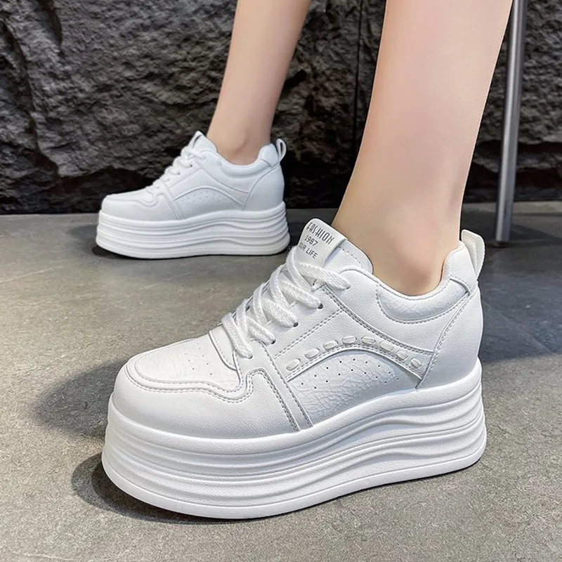 

Новые женские повседневные кроссовки из натуральной искусственной кожи на толстой платформе и танкетке, 8 см, для осени и зимы