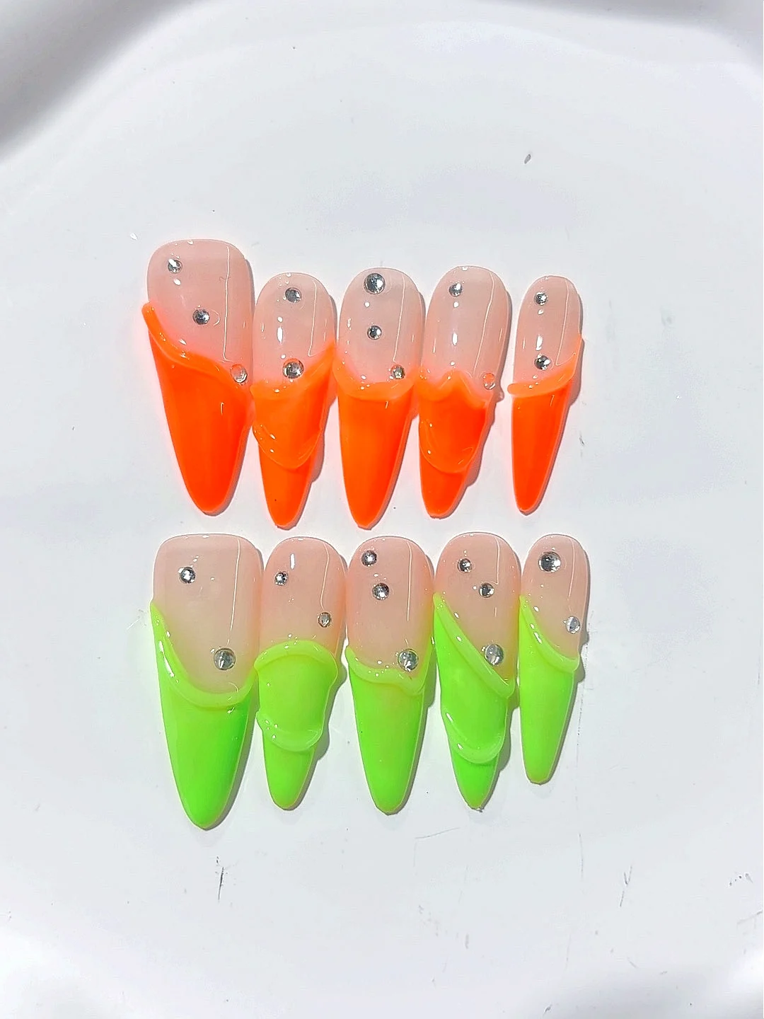 

Two-Color Casual Personality Wind Nail Art Fashion Wearable Nail Art (L032)