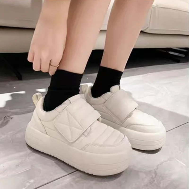 أحذية رياضية بنعل سميك مبطنة بالفانيلا باللون الأبيض الكريمي بتصميم رغيف الخبز الياباني مع نعل خارجي مطاطي غير قابل للانزلاق #2