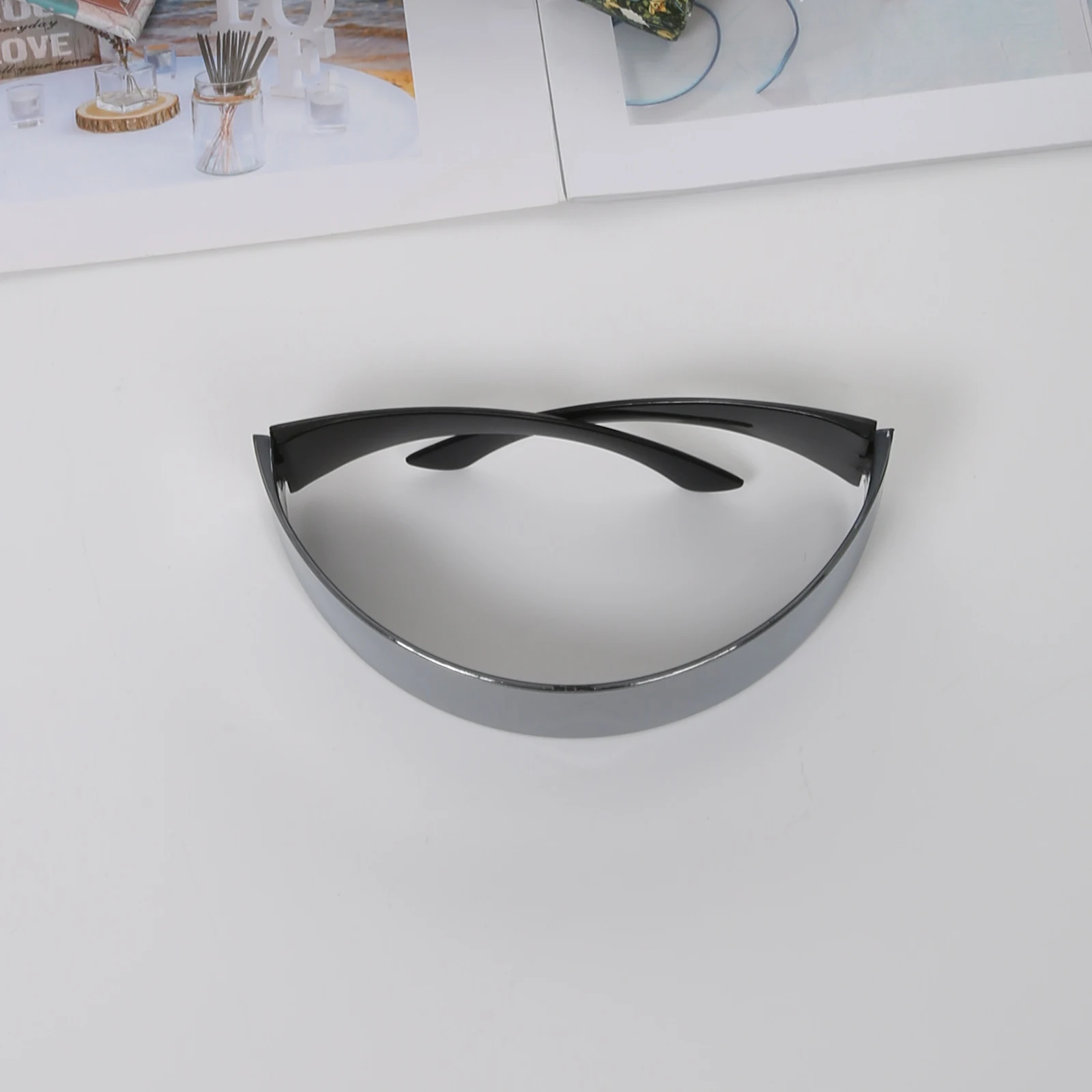 Futuristische Spiegelvisier-Sonnenbrille für Männer und Frauen Cyberpunk Shades Y2K Punk Rave Party Bühnen-Cosplay Spiegelgläser ﻿ – Detail 16
