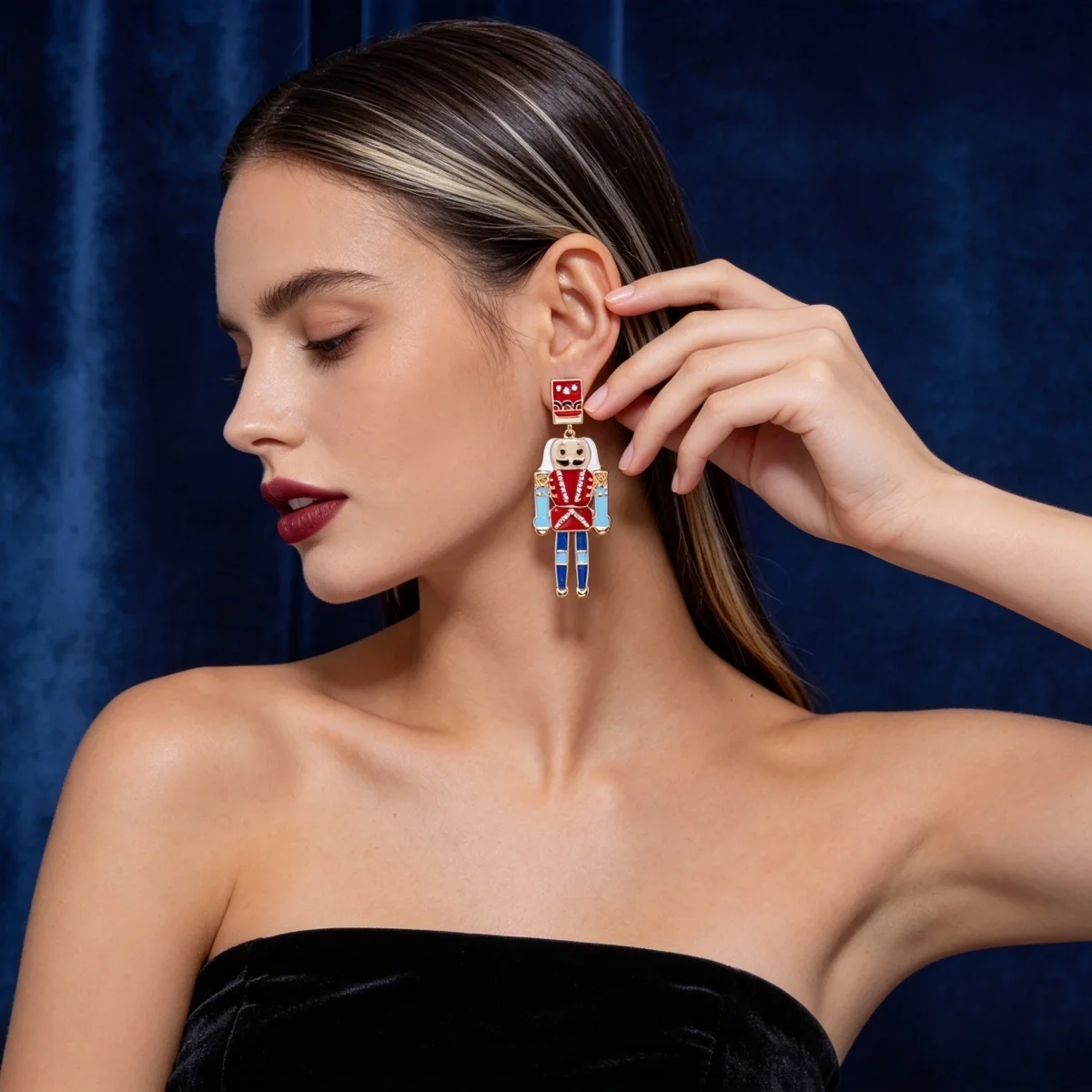 Weihnachtliche Strass-Ohrringe mit rotem und blauem Emaille-Nussknacker für Damen, niedliche, bunte, gestreifte, soldatenförmige Ohrringe, Schmuck. – Detail 13