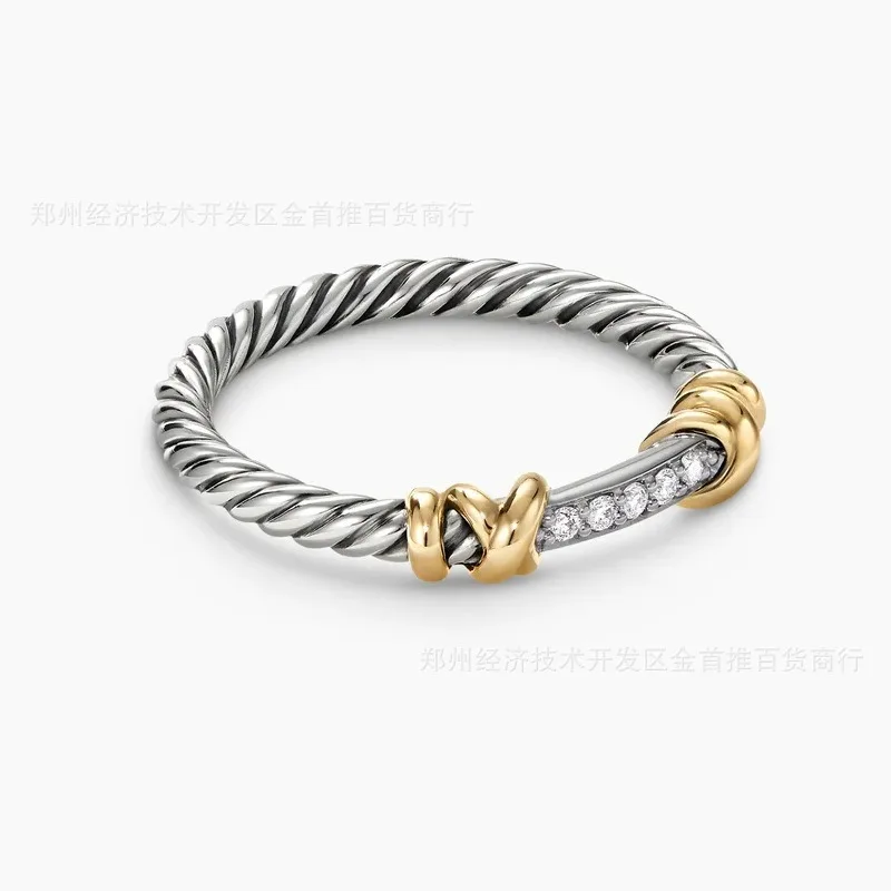 

Простое кольцо с бриллиантом в форме витка